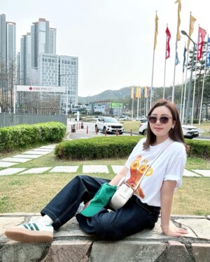 Song Ga-in Instagram - 날씨 좋아서 하루 하루 알차게 ! 🌈🐻💕