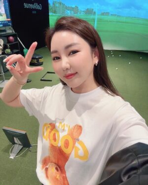 Song Ga-in Instagram - 날씨 좋아서 하루 하루 알차게 ! 🌈🐻💕