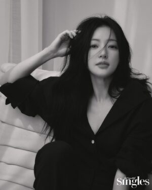 Song Ha-yoon Instagram - Warm-hearted shoot🩷