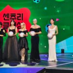 Song Hae-na Instagram - 모델로 시작해 12년만에 방송에서 처음 받아보는 상이에요 연예대상에 초대받는것만으로도 감사했는데 센추리클럽상에 우수상까지 너무 벅찬 하루를 만들어 주셔서 너무 감사합니다 너무떨리고 놀라서 수상소감에 뭐라고 했는지조차 모르겠오요 남들보다 많이 느리지만 노력하면 된다는걸 알려준 골때녀팀에게 너무 감사하고 항상 미안했던 구척이들 못해도 잘해도 같이하는게 스포츠라는걸 알려줘서 고맙구 너무 많이 고마워할분들이 많아요ㅠ 그분들 덕에 지금까지 일할수 있음에 감사합니다 올해 너무너무 고맙구 내년에도 잘부탁해요♡ 응원해주시는 모둔분들 사랑합니다앙 새해복 많이받으세요!!!!! @sbs_goal @sbsnow_insta