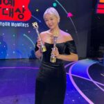 Song Hae-na Instagram - 모델로 시작해 12년만에 방송에서 처음 받아보는 상이에요 연예대상에 초대받는것만으로도 감사했는데 센추리클럽상에 우수상까지 너무 벅찬 하루를 만들어 주셔서 너무 감사합니다 너무떨리고 놀라서 수상소감에 뭐라고 했는지조차 모르겠오요 남들보다 많이 느리지만 노력하면 된다는걸 알려준 골때녀팀에게 너무 감사하고 항상 미안했던 구척이들 못해도 잘해도 같이하는게 스포츠라는걸 알려줘서 고맙구 너무 많이 고마워할분들이 많아요ㅠ 그분들 덕에 지금까지 일할수 있음에 감사합니다 올해 너무너무 고맙구 내년에도 잘부탁해요♡ 응원해주시는 모둔분들 사랑합니다앙 새해복 많이받으세요!!!!! @sbs_goal @sbsnow_insta