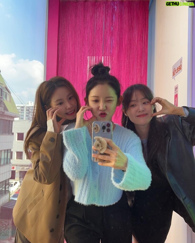 Song Ji-eun Instagram - 시크릿 데뷔 14주년🥳 우리의 소중한 시작을 기념할 수 있어 감사한 날🙏🏻 14년 추억 안에 계신 모든 분들의 몸과 마음이 건강하기를 기도합니다🫶🏻💗