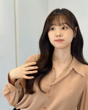 Song Ji-eun Thumbnail - 18.9K Likes - Most Liked Instagram Photos