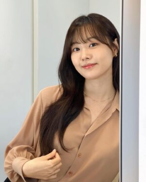 Song Ji-eun Thumbnail - 18.9K Likes - Most Liked Instagram Photos