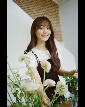 Song Ji-eun Thumbnail - 20.4K Likes - Most Liked Instagram Photos