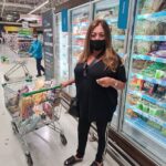 Sonia Fried Instagram - Aquí comprando un día Domingo para dejar organizada la semana que llega mi compañero de 4 años, mi hijo Jorge. #compras #supermercado #diadomingo