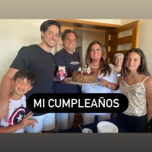 Sonia Fried Instagram - El día de mi cumpleaños, donde compartí con mi familia!
Con @massunico en el celular por video llamada.
Una junta familiar ya que este año partió mi hermano y no estaban los ánimos de celebrar cómo estaba acostumbrada.
Muchas gracias de corazón por todas sus muestra de cariño, sus muchos mensajes, llamados y atenciones que tuvieron conmigo. Me alegran como siempre acompañándome en todo momento, solo decir gracias gracias gracias!!