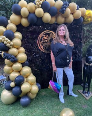Sonia Fried Instagram - 🌟Fotos de anoche en la celebración del animadísimo cumpleaños de mi amiga Paula lo pase regio, muy entretenido. Con show y todo💥 no les puedo contar más jajajaj🤣. 
#cumpleaños
#amigas 
#viñdelmar