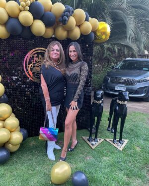 Sonia Fried Instagram - 🌟Fotos de anoche en la celebración del animadísimo cumpleaños de mi amiga Paula lo pase regio, muy entretenido. Con show y todo💥 no les puedo contar más jajajaj🤣. 
#cumpleaños
#amigas 
#viñdelmar