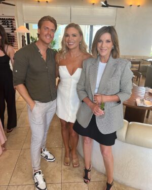 Sonia Kruger Instagram - Talking timeless beauty with some timeless beauties.. 🤍 What a lunch, what a crew, what fun! @threewarriors ✨