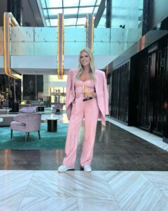Sonia Kruger Instagram - Another Logies done and dusted and it’s one I’ll never forget! 🏆 I cannot express my gratitude enough for the support you’ve given me over the last 30 years. Thank you for the votes, the laughs at my lame jokes, for tuning into some of the fabulous shows I’m lucky enough to work on. Thank you to everyone who has helped me along the way, there are so many of you. If you’re looking for me, I’ll be at home in my ugg boots eating corn chips 🤣💜