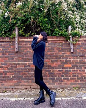 Sonia Rathee Instagram - Black outfits and black ☕️ = Happy Sonia