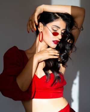 Sonia Rathee Instagram - Betty boop energy 💋

💄💈 @hairbyprem  @makeupbykaranc
📸 @miteshsphotography 
Styled by @sameerkatariya92 
Outfit @houseofvarada
Sunglasses @_shophermosa_ 
Styled by @sameerkatariya92