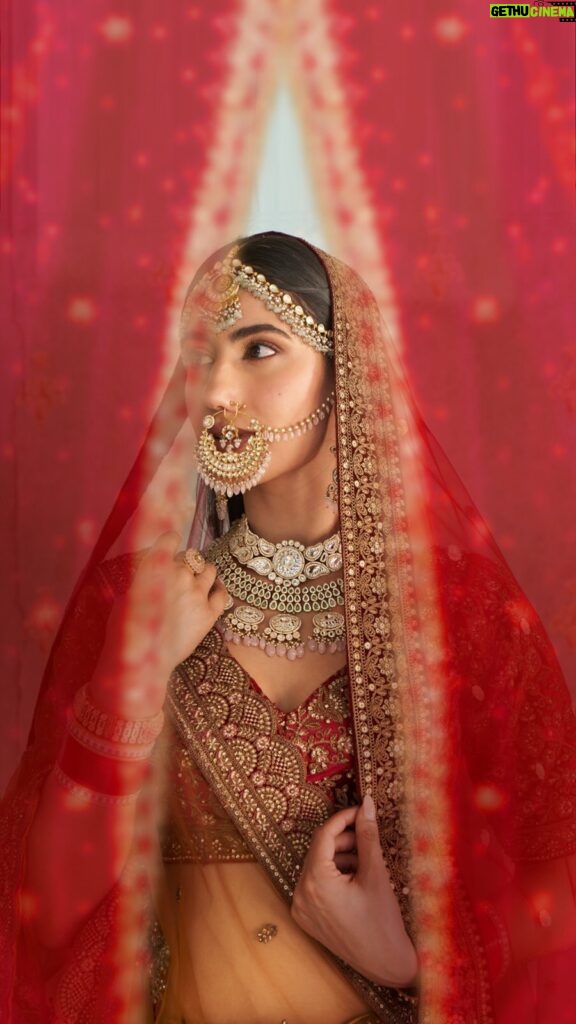 Sonia Rathee Instagram - Behold the epitome of bridal splendor! 💎 Wrapped in heritage, our bride shines with the brilliance of gold and diamonds, a vision of love and tradition. ✨ #parda . . . . . . #BridalGlow #SparklingSplendor #BridalReel #sumeetjewellers #sumeetjewelersrpr #raipur #bridalfashion #bridesofinstagram #royallook #heritage #tradition #traditionalwedding #traditionalwear #outfitinspiration #fashion #weddingseason #diamonds #gold
