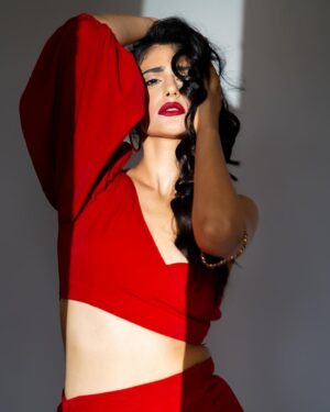 Sonia Rathee Instagram - Betty boop energy 💋

💄💈 @hairbyprem  @makeupbykaranc
📸 @miteshsphotography 
Styled by @sameerkatariya92 
Outfit @houseofvarada
Sunglasses @_shophermosa_ 
Styled by @sameerkatariya92