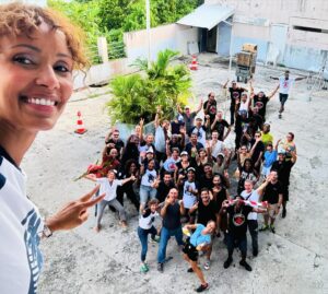 Sonia Rolland Instagram - Fin de tournage du bloc 1 ✨🎥✨

@tropiquescriminelsofficiel Saison6 / 4 épisodes en boite! 

Ces deux mois sont passés à une telle vitesse 🌪️

Merci à toi @julienseri pour ta passion et ta bienveillance! Merci à ta super team et bien sûr à nos supers “vétérans” pour ces moments réjouissants! Bravo encore à toutes et à tous! Quel kiffe encore une fois! 

Dernière vidéo @julienseri ce moment est un cadeau! Merci infiniment 🎥❤️✨

#TropiquesCriminels #Saison6 #Tournage #Bloc1 @federationstudios #France2 @france.tv
