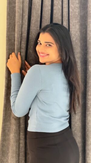 Soniya Suresh Instagram - Vc: @santhoship5576 
#latetothetrendbutstill❤️#katchisera💃❤️