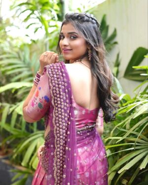 Soniya Suresh Instagram - Pongal season isn’t over without another makeover🦋
Makeup : @rinkymakeup_artist 
Hairdo : @krithika_hairaholic s