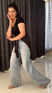 Actress Soniya Suresh HD Instagram Photos and Wallpapers May 2024