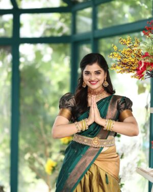 Soniya Suresh Instagram - இனிய பொங்கல் வாழ்த்துகள்/సంక్రాంతి శుభాకాంక్షలు 🎊
Pc : @venkat_photography_hyd