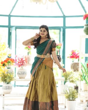 Soniya Suresh Instagram - இனிய பொங்கல் வாழ்த்துகள்/సంక్రాంతి శుభాకాంక్షలు 🎊
Pc : @venkat_photography_hyd
