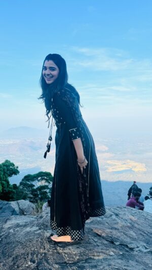 Soniya Suresh Instagram - Selvi here 🫶
.
.
.
#reels#instagram#puthuvasantham#selvi#reelitfeelit