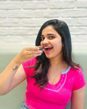 Soniya Suresh Instagram - We are 100k family baby 🥳🎊
.
.
.
#instagram #happygirl#instafam#pinkgirl🎀