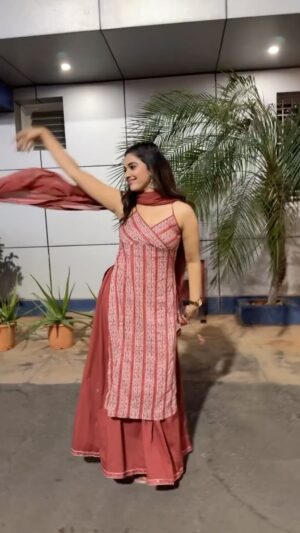 Soniya Suresh Instagram - Posted it by mistake and leaving it in your feed 😴
