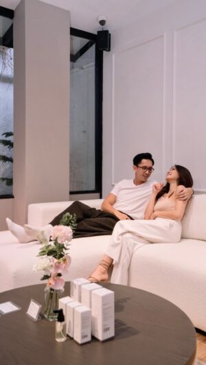 Sonya Pandarmawan Instagram - Always had a good time every time we visited @Dekoruma Kemang and experience the Tenzo Living premium collection. Not just that, it’s a place where you can discover yourself an inspiration for your own space with your own luxury taste. Time to make your lifestyle statement!

📍@Dekoruma Kemang

#TenzoLiving #ItsALifestyleStatment
