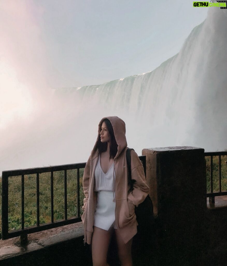 Sonya Pandarmawan Instagram - That giant voice of Niagara Waterfalls got me like🤍
