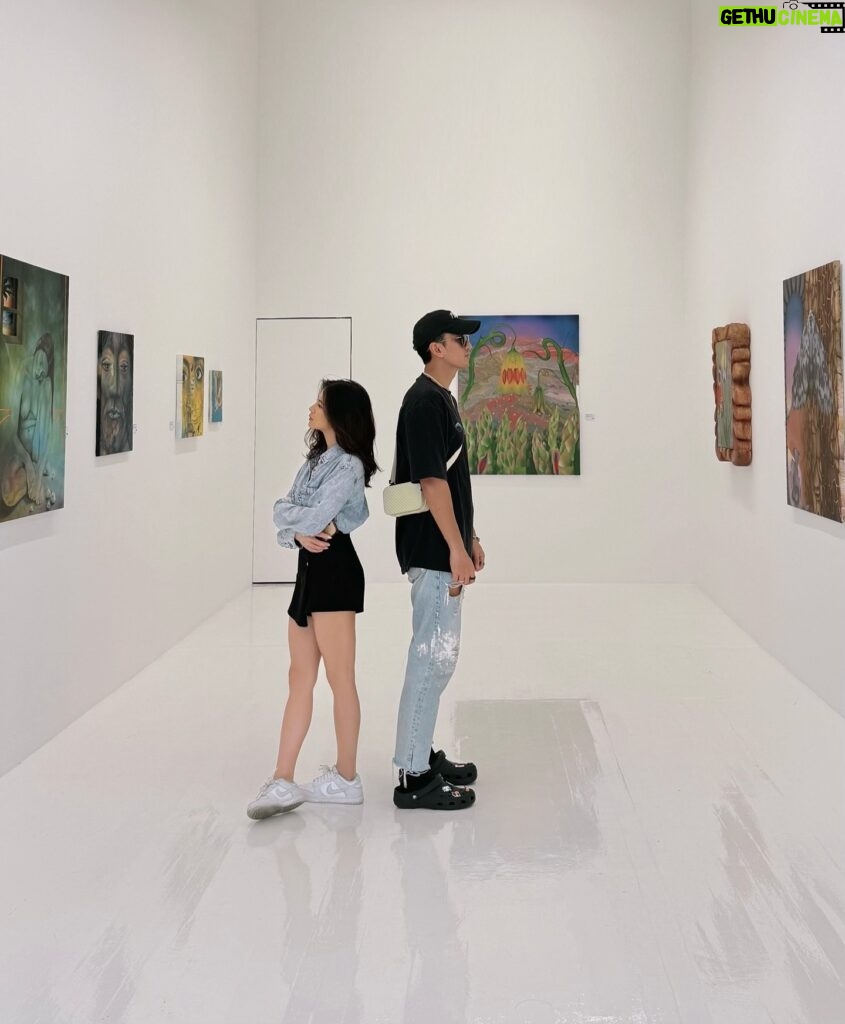 Sonya Pandarmawan Instagram - To more museum date with this one🤍