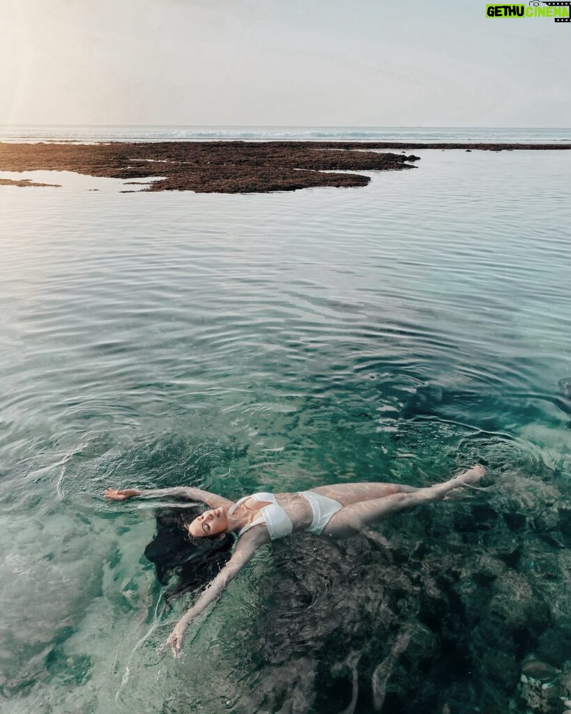 Sonya Pandarmawan Instagram - And the ocean gives me everything i need🤍