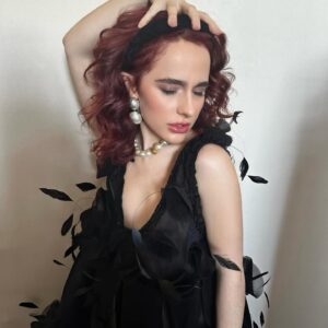 Sophia Anne Caruso Instagram - Light as a feather… 

Dress by @kristinakofficial 
@makeupbykristenbacino