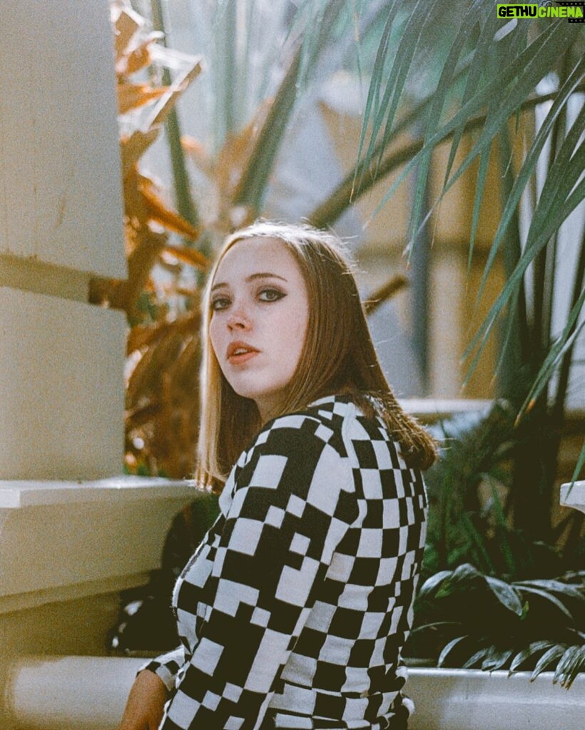 Sophia Regina Allison Instagram - Had a great chat with @katebrayden over at @thelineofbestfit about touring with @thenational and the songs I covered on my new 'Karaoke Night' EP! Check it out via link in bio. 📸: @papa_whatever
