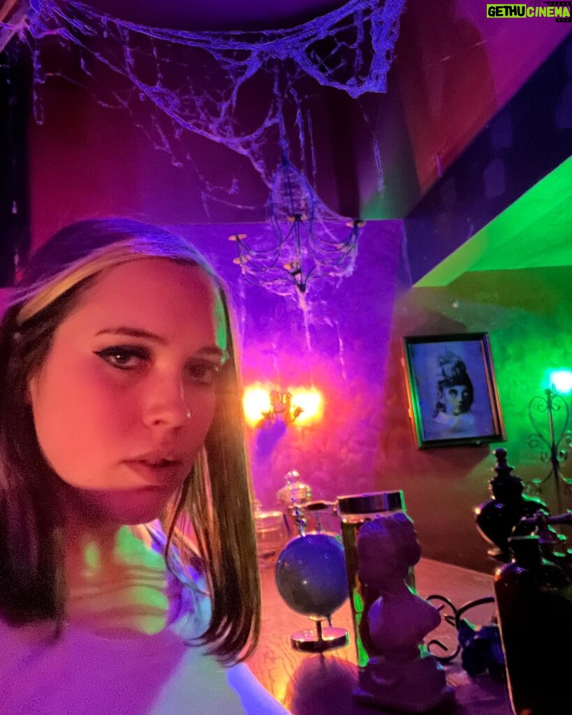 Sophia Regina Allison Instagram - the halloween bash is right around the corner 🧛‍♀️🗡️🎃 get ur tix! be there or be scared 😱 👻 10/28 at @eastsidebowl in nashville