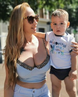 Sophie Evans Instagram - Mi Bebe creciendo tan rapido, todo apunta que va a ser un hombreton 🤭😍