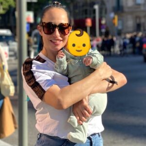 Sophie Evans Instagram - Nuestro primer día de la madre juntos 🤗❤️ espero que siempre seamos tan unidos como ahora y ser una buena madre como el merece