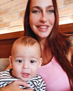 Sophie Evans Instagram - El tiempo pasa volando con el! Ya se asomaron sus 2 primeros dientecitos 🦷💕 #teething #7months