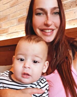 Sophie Evans Instagram - El tiempo pasa volando con el! Ya se asomaron sus 2 primeros dientecitos 🦷💕 #teething #7months