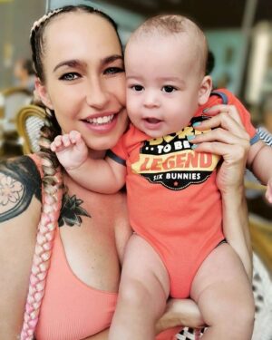 Sophie Evans Instagram - Hoy cumple 6 meses mi Bebé precioso gracias a su Papi q parece un clon suyo jijiji 🙈