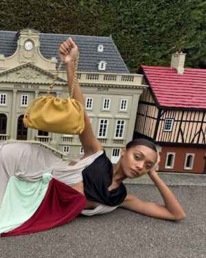 Sophie Wilde Instagram - Sophie Wilde in the LOEWE Fall Winter 2024 precollection campaign.

Photography Juergen Teller
Creative direction Jonathan Anderson
Creative partner Dovile Drizyte
Styling Benjamin Bruno
Hair Keisuke Terada
Make up Daniel Sallstrom
Nails Ama Quashie
Production Holmes Production

#LOEWE
#LOEWEFW24