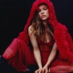 Sophie Cookson Instagram - 🖤 @schonmagazine photography @benjaminmadgwick makeup @ewtmakeup hair @dayaruci styling @katiefelstead 🖤