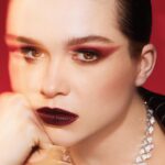 Sophie Cookson Instagram - Season’s greetings ✨🖤❤️ Dreamy day playing dress up with @chanel.beauty and @glamouruk ✨🖤❤️