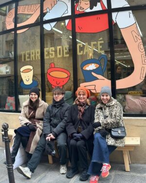 Sophie Ellis-Bextor Instagram - Paris! Avec ma famille 😘 For my mum’s Christmas present, my brother and sister and I took our Ma to Paris for the weekend. ❤️ Lots of walking, art, shopping, food and cocktails. Beaucoup de fun! Bisous, Maman! Xx #antonygormley #rothko #rodin