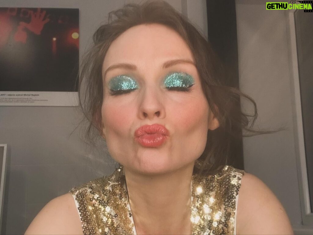 Sophie Ellis-Bextor Instagram - Warsaw! Berlin! And fun times in the city. ❤️🥳 see you later Prague… 🥰