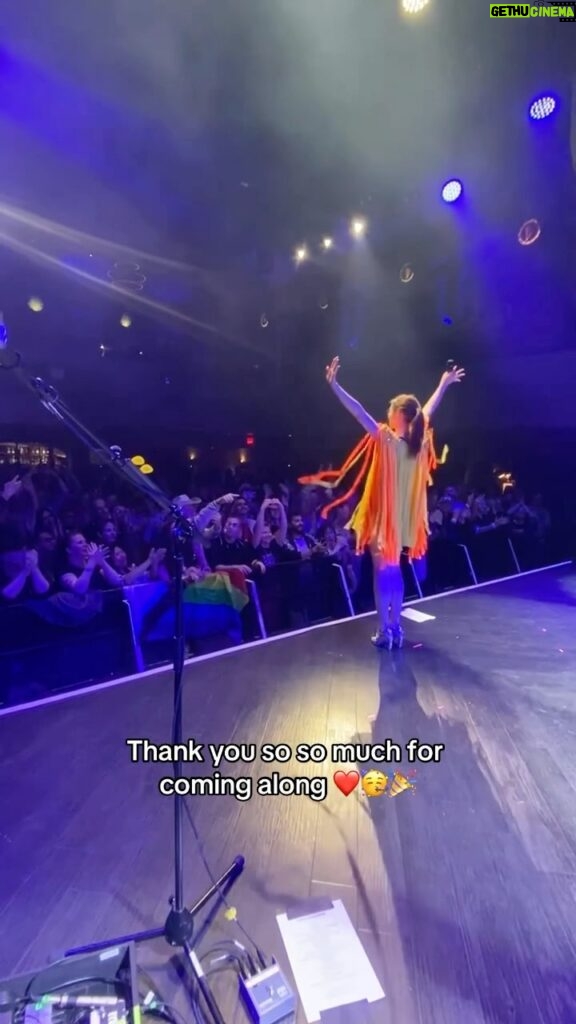 Sophie Ellis-Bextor Instagram - Wow! San Francisco! What an incredible start to my very first US tour ❤️ You guys were amazing! Thank you so much for coming along! San Diego tonight and then @officiallyoutloud at WeHo Pride on Saturday 🌈😍🥰 I can’t wait to dance with you all weekend 🪩