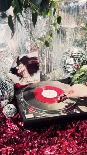 Sophie Ellis-Bextor Instagram - ‘Murder On The Dancefloor’ is BACK (and you better not kill the groove)💃 🪩

I’m excited to announce that ‘Murder On The Dancefloor’ is now available to pre-order on limited edition blood red 7” vinyl and CD single. The 7” features the track alongside the Jewels & Stone Mix Edit with the CD featuring 2 other versions inc. the Danny D Remix.
Set for release on February 16th. 

Order via link in bio ✨