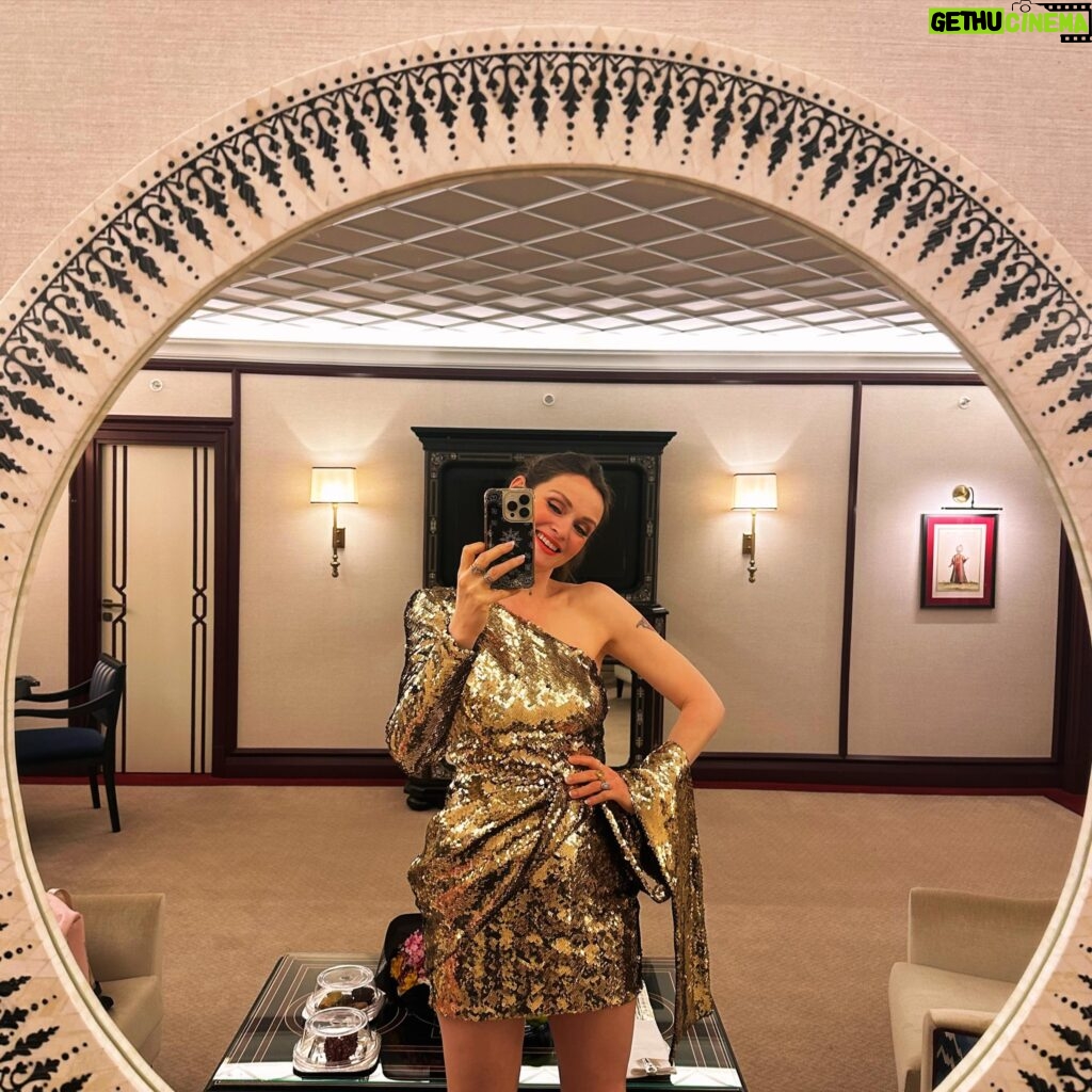 Sophie Ellis-Bextor Instagram - Golden oldie in Istanbul tonight 💫⚡️