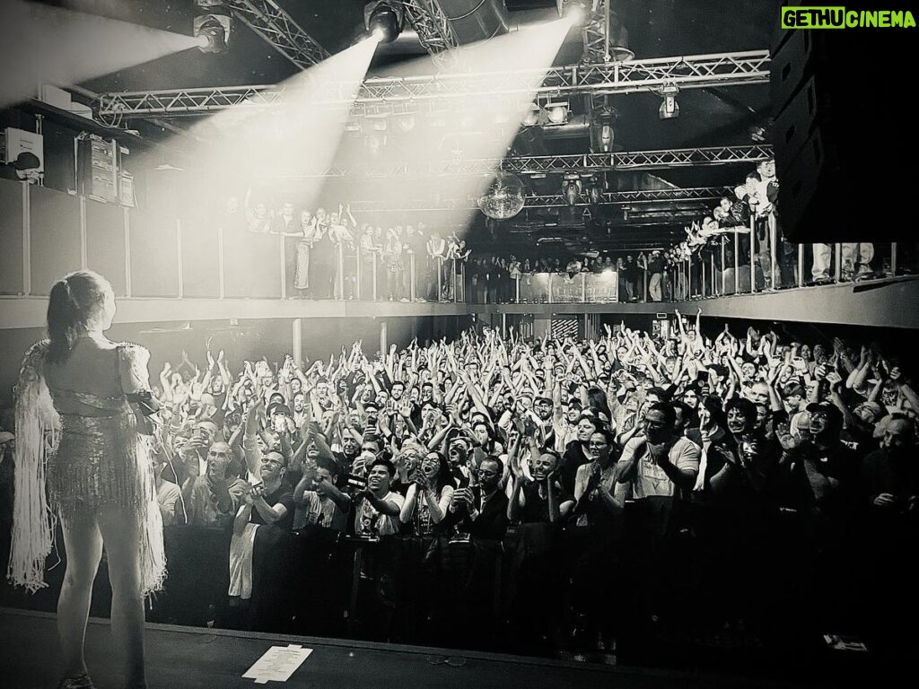 Sophie Ellis-Bextor Instagram - ❤️❤️⚡️Prague! Vienna! Zurich! Milan! What a joy this tour has been. Heart full. Xxx