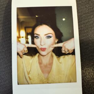 Sophie Ellis-Bextor Instagram - Singing with Helena in the semi-final of @staracademytf1 - thanks to everyone involved.. loved the show and the huge dance ensemble for Murder on the Dancefloor where saltburn met studio 54 - what a party that would be! Xx scroll to see Helena and do I our thing, me singing Groovejet, the AMAZING @lisalaudat1 who always does such beautiful glam, two singers reacting to the moment when the table broke unexpectedly during the live show when all the dancers were going for it and then finally a little film to show the rhythm I get into when I have a pile of stuff to sign. Like a little machine, baby! Xxx chouette et merci! J’adore France. See you again for the band show @bataclanofficiel 5th march xxxx